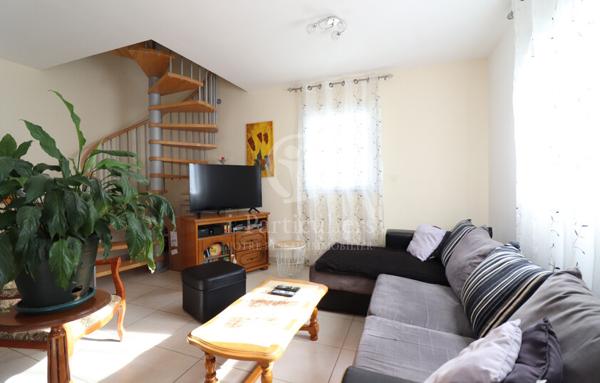 St Uze : villa T4 avec 550 m2 terrain et garage double