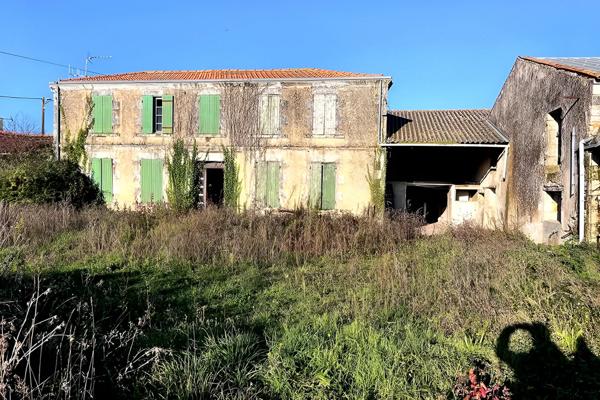 Maison A RÉNOVER - Verines 6 pièce(s) 189 m2 ET DE NOMBREUSES DÉPENDANCES, Verines 17540