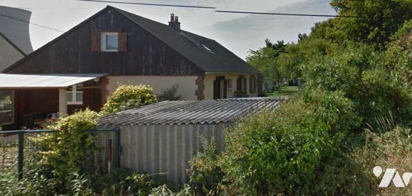 RDC : entrée séjour, coin cuisine, sdb, wc 2 chambres, véranda. Etage : deux chambres, wc, pallier.