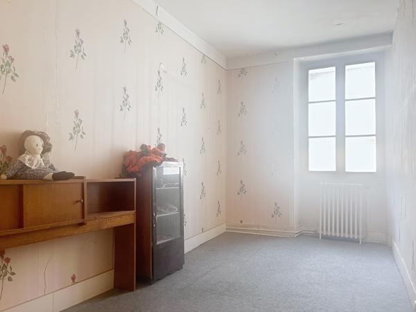 Maison
         8 pièces
        - 190 m² 93 000 € *