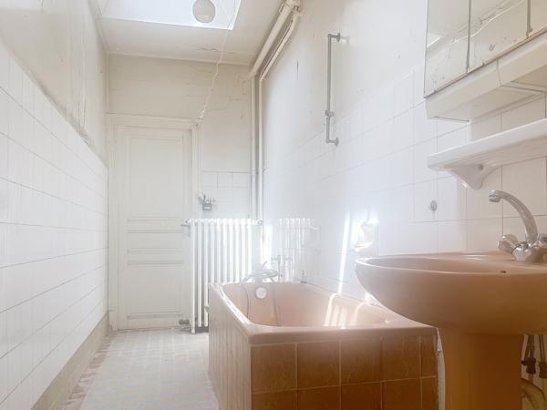 Maison
         8 pièces
        - 190 m² 93 000 € *