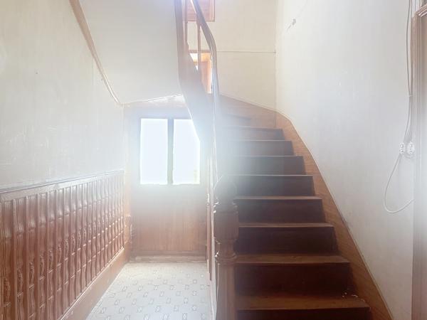 Maison
         8 pièces
        - 190 m² 93 000 € *