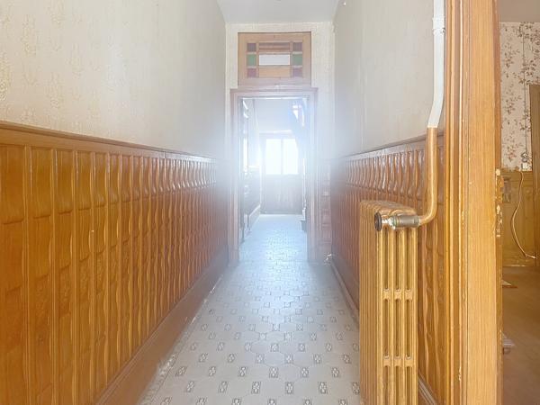 Maison
         8 pièces
        - 190 m² 93 000 € *