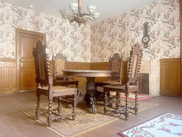 Maison
         8 pièces
        - 190 m² 93 000 € *