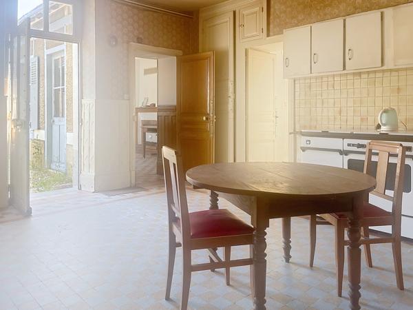 Maison
         8 pièces
        - 190 m² 93 000 € *