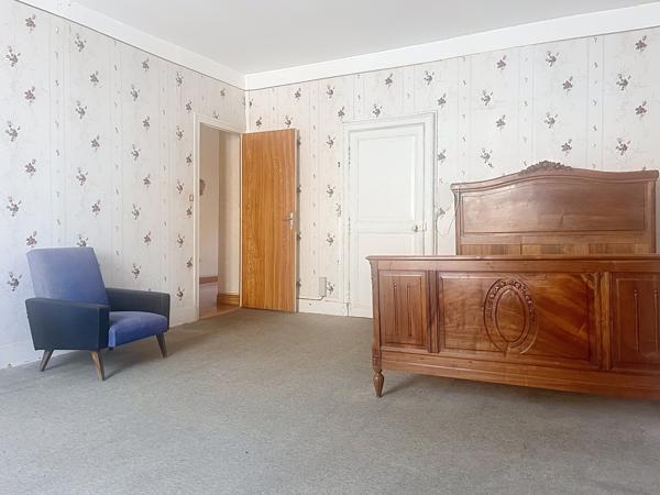 Maison
         8 pièces
        - 190 m² 93 000 € *