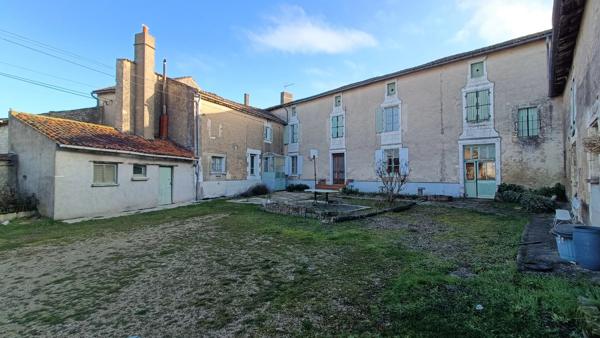 MAISON ANCIENNE NEUVILLE DE POITOU