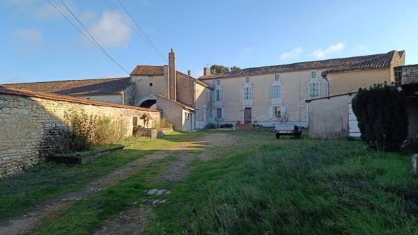 MAISON ANCIENNE NEUVILLE DE POITOU