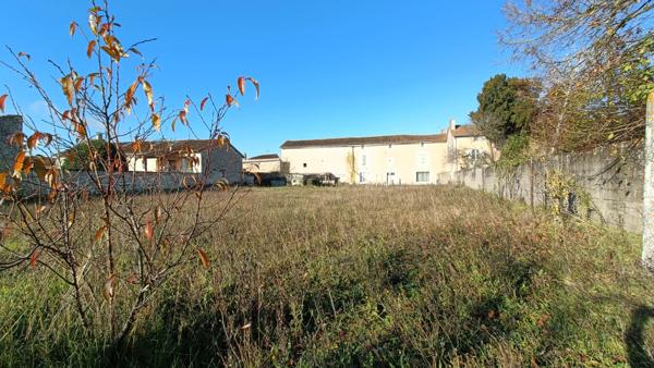 MAISON ANCIENNE NEUVILLE DE POITOU