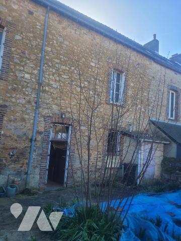 MAISON DE BOURG A RENOVER