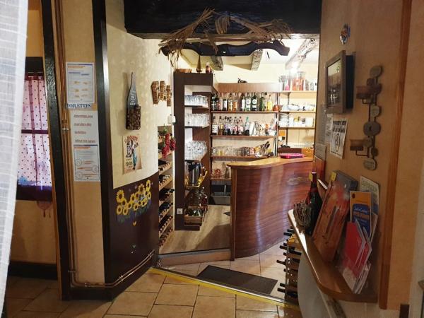 Restaurant avec deux appartements