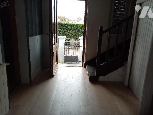 Secteur très calme , à proximité immédiate centre ville , maison de ville ,terrain de 372 m², garage