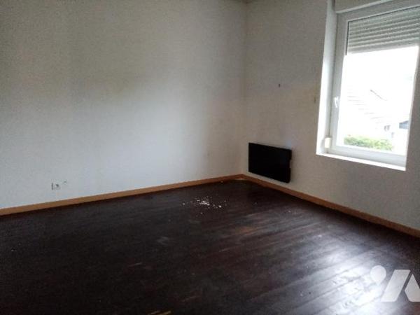 Secteur très calme , à proximité immédiate centre ville , maison de ville ,terrain de 372 m², garage