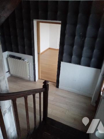 Secteur très calme , à proximité immédiate centre ville , maison de ville ,terrain de 372 m², garage