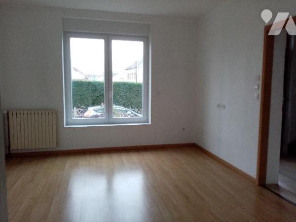 Secteur très calme , à proximité immédiate centre ville , maison de ville ,terrain de 372 m², garage