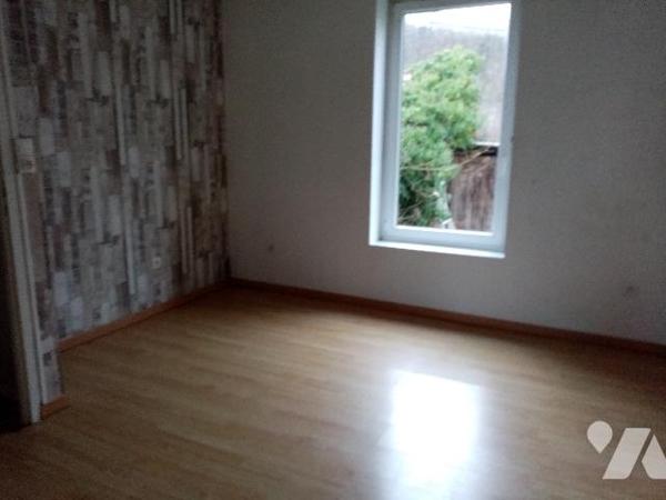 Secteur très calme , à proximité immédiate centre ville , maison de ville ,terrain de 372 m², garage