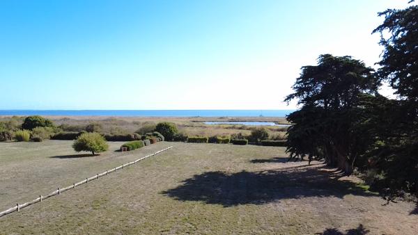 Vue mer - 6 chambres - Plus de 7 000 m2 de terrain.