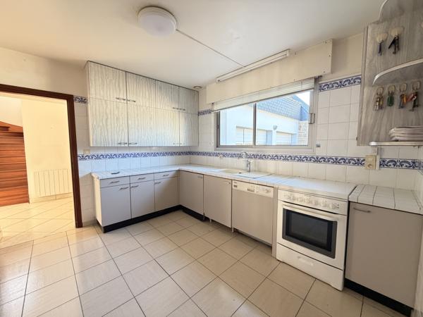 Vue mer - 6 chambres - Plus de 7 000 m2 de terrain.