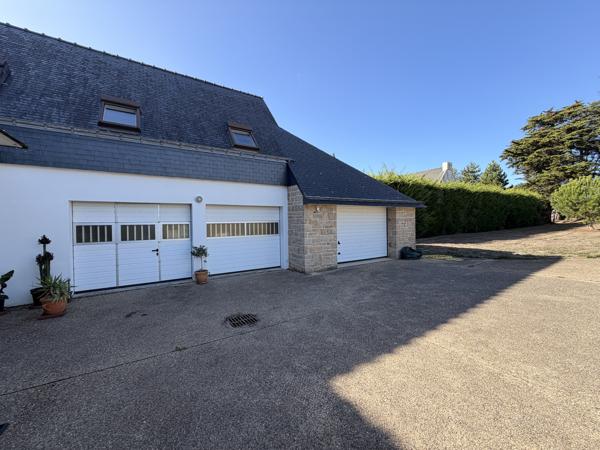 Vue mer - 6 chambres - Plus de 7 000 m2 de terrain.