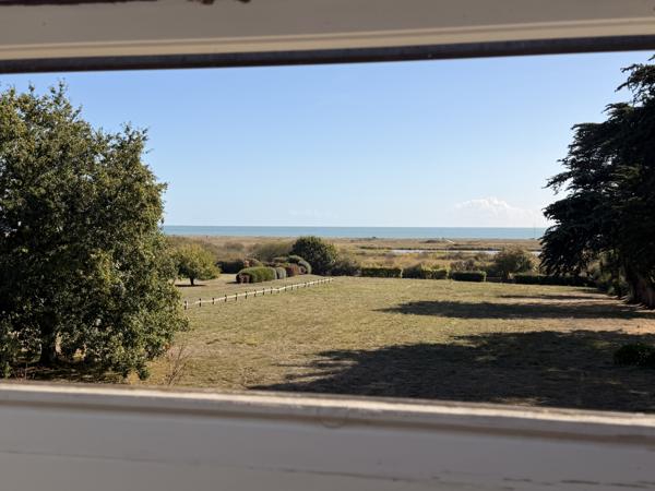 Vue mer - 6 chambres - Plus de 7 000 m2 de terrain.