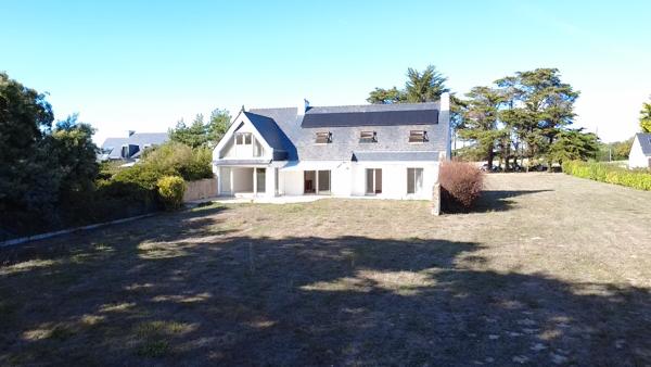 Vue mer - 6 chambres - Plus de 7 000 m2 de terrain.