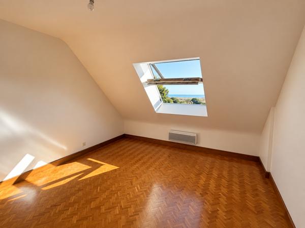 Vue mer - 6 chambres - Plus de 7 000 m2 de terrain.