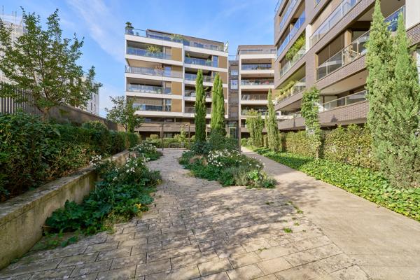 Rare: "Le Cipriani", T3, garage triple.