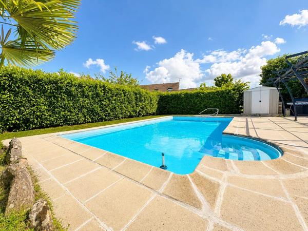 Vente                                                      Maison
                        
                     6 pièces                      121 m2                     à Tournan-en-Brie