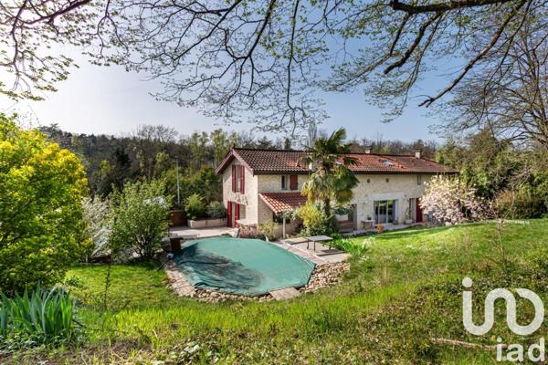 Maison 11 pièces de 372 m² à Francheville (69340)