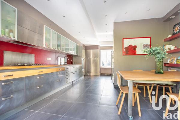 Maison 11 pièces de 372 m² à Francheville (69340)