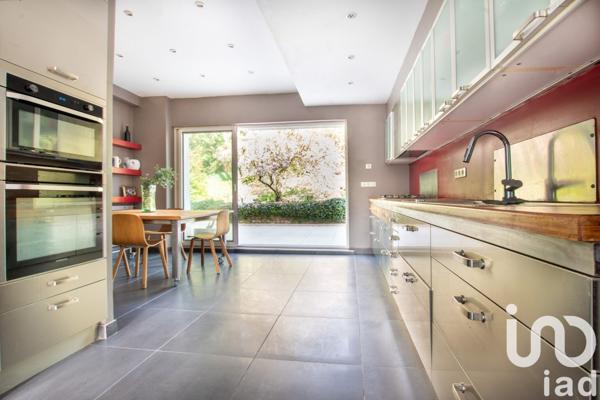 Maison 11 pièces de 372 m² à Francheville (69340)