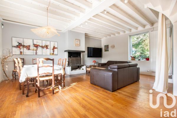 Maison 11 pièces de 372 m² à Francheville (69340)