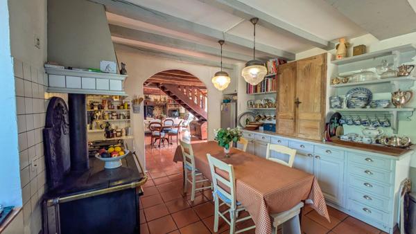 Maison en pierre à vendre près de Livernon, avec piscine, court de tennis et annexe pour invités