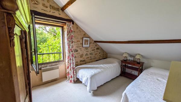 Maison en pierre à vendre près de Livernon, avec piscine, court de tennis et annexe pour invités