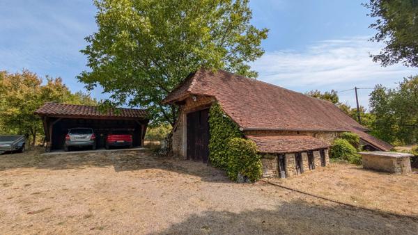 Maison en pierre à vendre près de Livernon, avec piscine, court de tennis et annexe pour invités