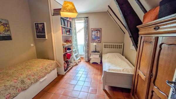 Maison en pierre à vendre près de Livernon, avec piscine, court de tennis et annexe pour invités