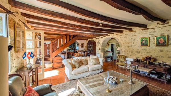 Maison en pierre à vendre près de Livernon, avec piscine, court de tennis et annexe pour invités