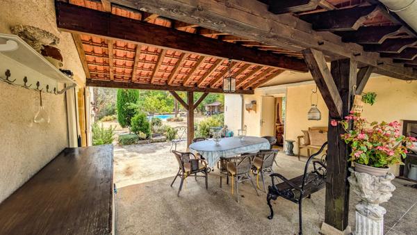 Maison en pierre à vendre près de Livernon, avec piscine, court de tennis et annexe pour invités
