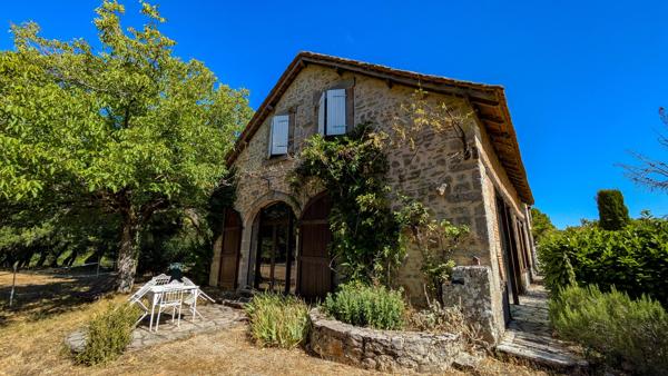 Maison en pierre à vendre près de Livernon, avec piscine, court de tennis et annexe pour invités