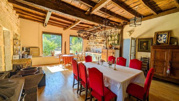 Maison en pierre à vendre près de Livernon, avec piscine, court de tennis et annexe pour invités