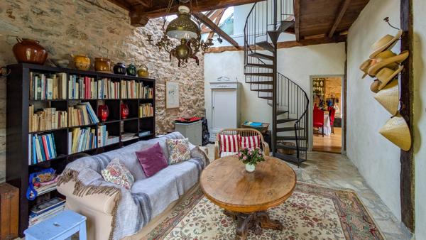 Maison en pierre à vendre près de Livernon, avec piscine, court de tennis et annexe pour invités