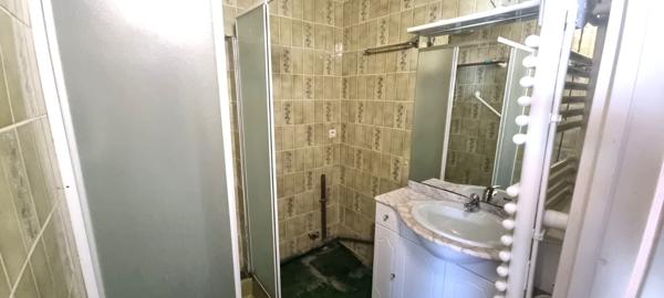 MAISON A RENOVER AVEC GRANGE ET ECURIE- PROCHE SUISSE