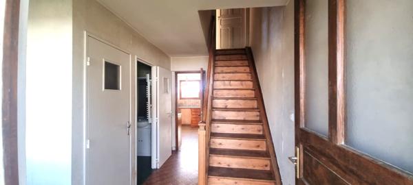 MAISON A RENOVER AVEC GRANGE ET ECURIE- PROCHE SUISSE