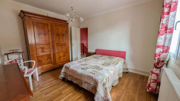 179 900 Euros - Brive  Maison 4 pièces 83 m2 avec CLIM, 3 chambres + 2 garages - buanderie, terrasse et jardin - Secteur HOPITAL