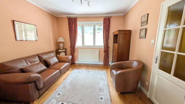 179 900 Euros - Brive  Maison 4 pièces 83 m2 avec CLIM, 3 chambres + 2 garages - buanderie, terrasse et jardin - Secteur HOPITAL