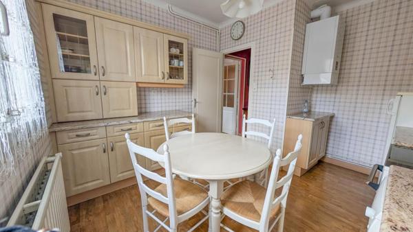 179 900 Euros - Brive  Maison 4 pièces 83 m2 avec CLIM, 3 chambres + 2 garages - buanderie, terrasse et jardin - Secteur HOPITAL