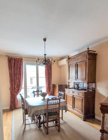 179 900 Euros - Brive  Maison 4 pièces 83 m2 avec CLIM, 3 chambres + 2 garages - buanderie, terrasse et jardin - Secteur HOPITAL