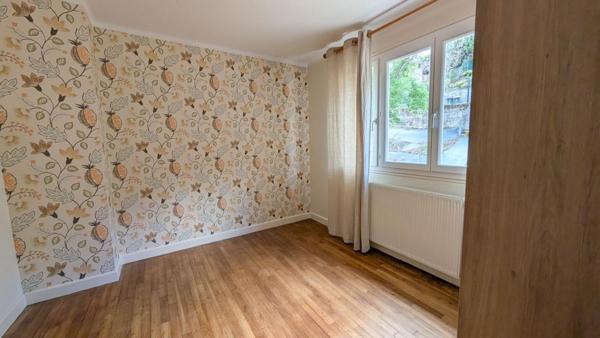 179 900 Euros - Brive  Maison 4 pièces 83 m2 avec CLIM, 3 chambres + 2 garages - buanderie, terrasse et jardin - Secteur HOPITAL