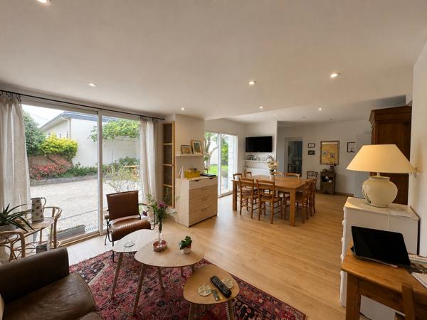 MAISON SUR AVRILLE (49), VIE DE PLAIN PIEDS, GRAND GARAGE ET BEAU TERRAIN