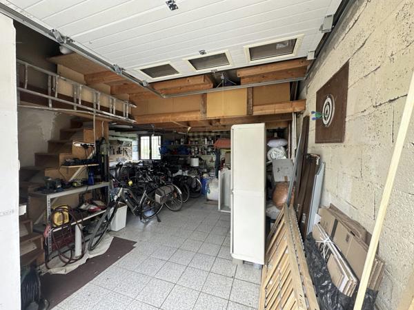 MAISON SUR AVRILLE (49), VIE DE PLAIN PIEDS, GRAND GARAGE ET BEAU TERRAIN